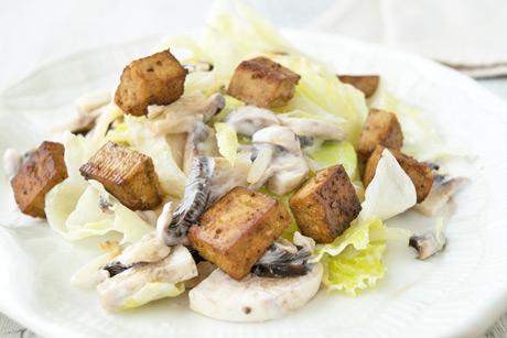 Eisbergsalat mit Tofu