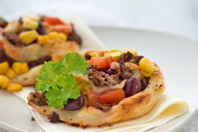 Mexikanische Blätterteigrollen