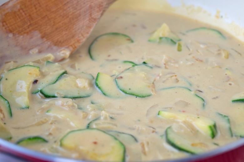 Zucchetti-Erdnuss-Sauce
