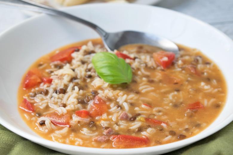 Rote Reis-Linsen-Suppe