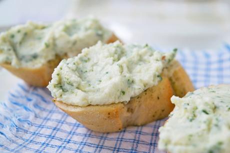 Brennnessel-Frischkäse mit Kräutern