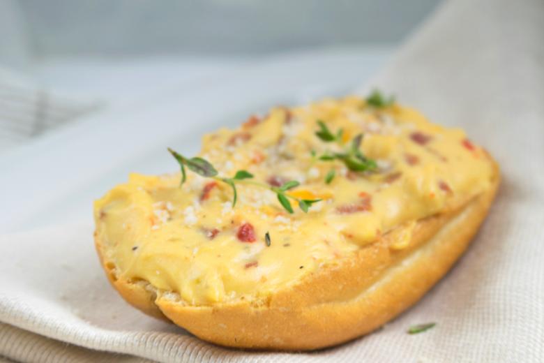 Pizzabrötchen mit Aufstrich