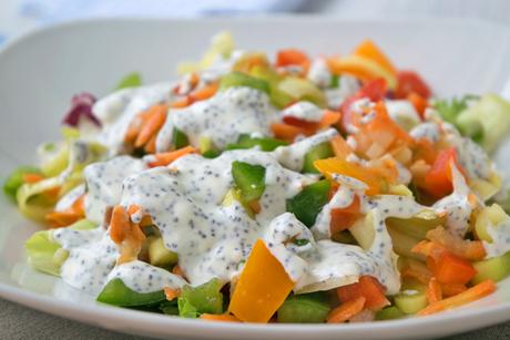 Cremige Mohn-Salatsauce