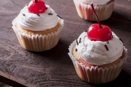 Amarena-Mandel-Cupcakes