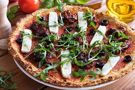 Low-Carb Pizza mit Hanfsamen