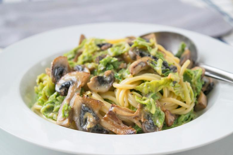 Pasta mit Pilzen und Chinakohl