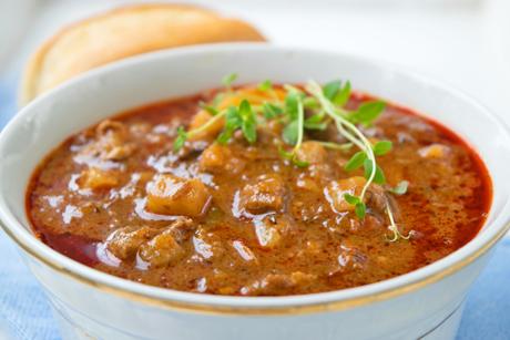 Hackfleischgulasch mit Kartoffeln
