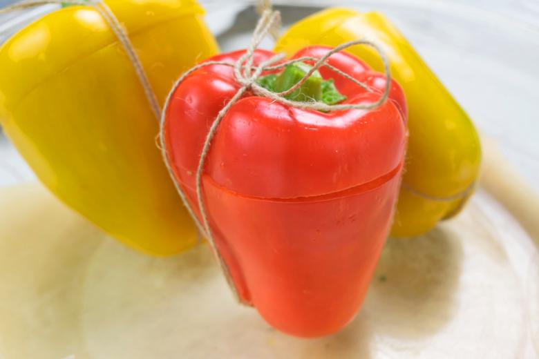 Gefüllte Peperoni mit Tomatenrahmsauce