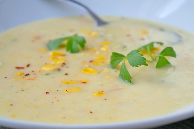 Scharfe Maissuppe mit Kartoffeln