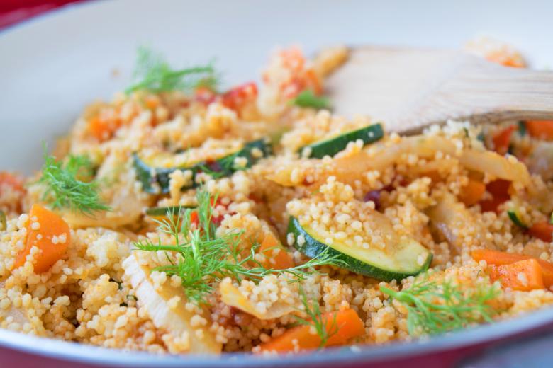 Couscous auf Harissa-Gemüse