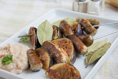 Feigen-Merguez-Spiesschen an Hummus-Dip