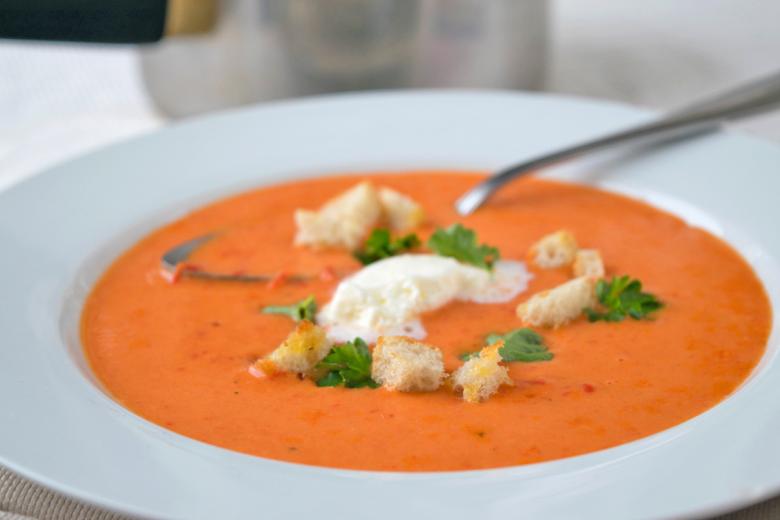 Scharfe Ricotta-Peperoni-Suppe