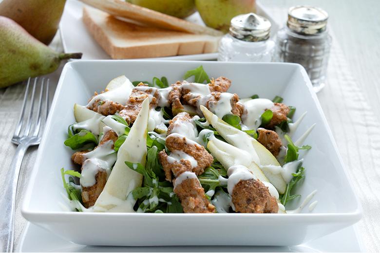 Birnen-Rucola-Salat an gebratenen Pouletstreifen