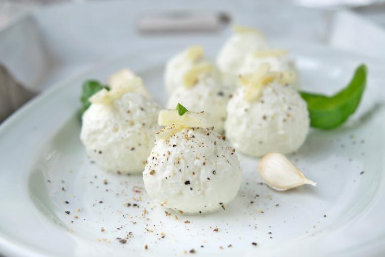 Feta-Knoblauchbällchen