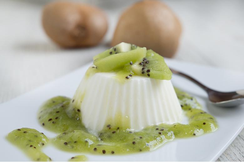 Zitronencreme mit Kiwisauce
