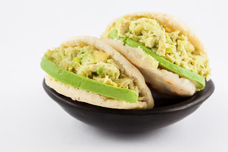 Gefüllte vegetarische Arepas