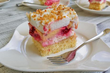 Himbeerschnittchen mit Schneedecke