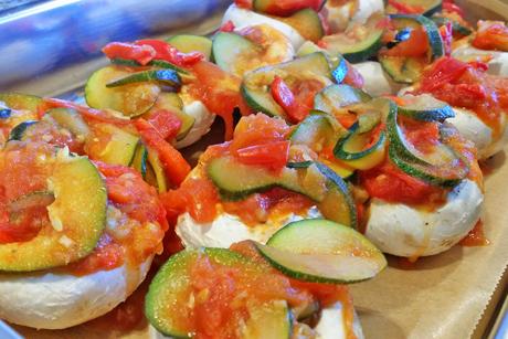 Gefüllte Champignons mit Tomaten-Zucchetti-Füllung