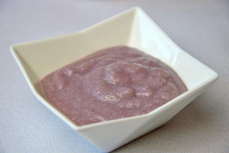 Violetter Waldbeeren-Griessbrei