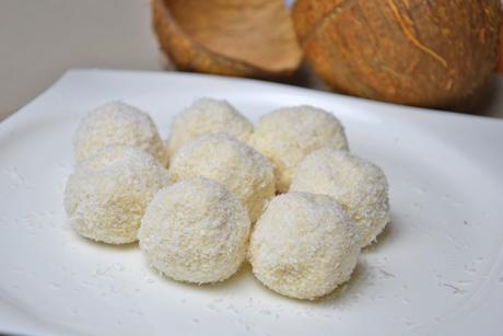 Low Carb Kokos-Kugeln