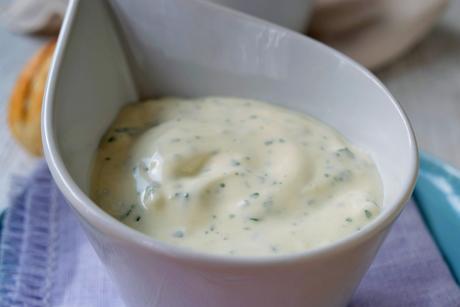 Kalte Arabische Joghurtsuppe