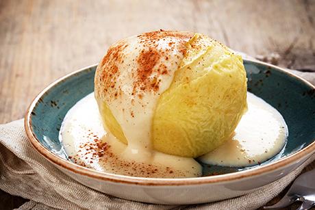 Dampfnudeln mit Vanille-Wein-Sauce