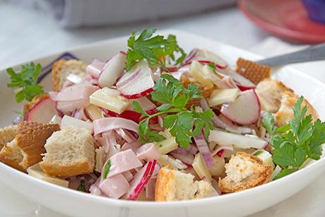 Brotsalat mit Lyoner