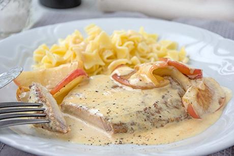 Schweinekoteletts mit Äpfeln