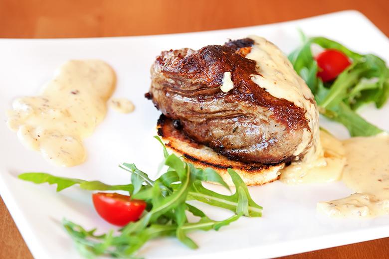 Kalbssteak an cremiger Gorgonzolasauce