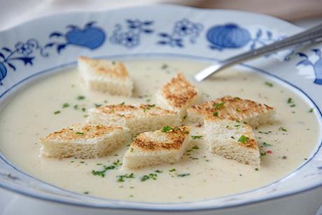 Weinschaumsuppe mit Lauch und Sellerie