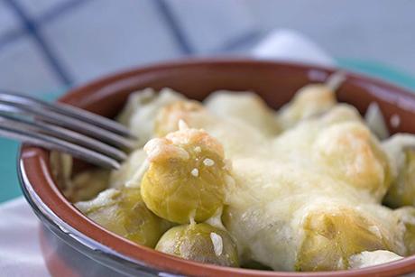 Mit Bergkäse gratinierter Rosenkohl