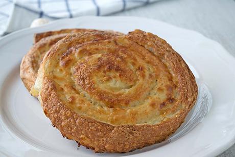 Blätterteigschnecken mit Feta-Schafskäse und Thymian