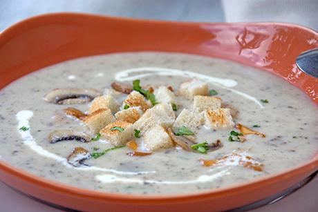 Herbstliche Pilzsuppe