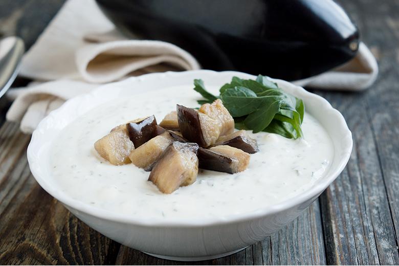 Kräuter-Cazpacho mit grebratenen Auberginen