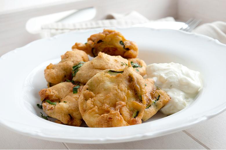 Gebackene Zucchetti-Mozzarella-Scheiben