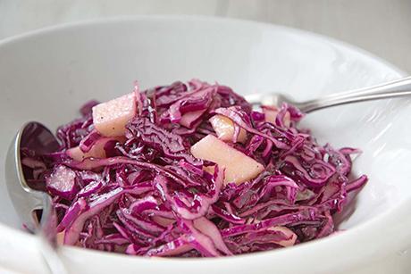 Fruchtiger Rotkabissalat
