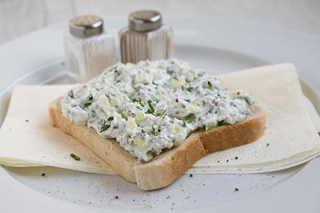 Gurken-Meerrettich-Aufstrich mit Chia