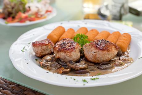 Schweinemedaillons mit Champignonsauce