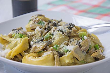 Tortellini an Curry-Champignon-Sauce