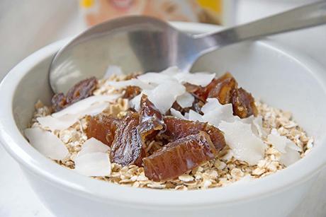 Kokos-Dattel-Müesli