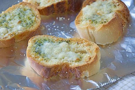 Kräuterbaguette mit Zitronen-Parmesan