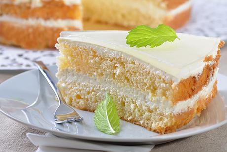 Biskuittorte mit Joghurtcreme