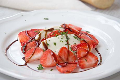 Erdbeer-Mozzarella-Salat
