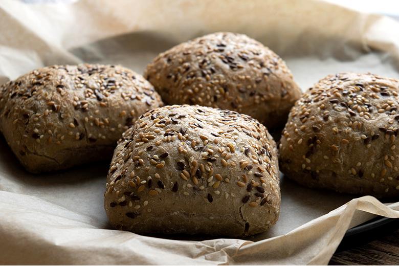 Baumnuss-Vollkorn-Brötchen