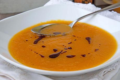 Kürbis-Apfel-Suppe