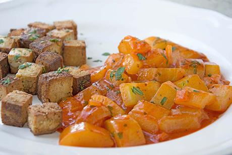 Gurkengemüse mit Tofu