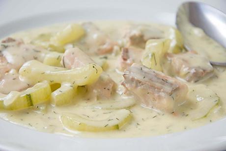 Lachsragout mit Gurken