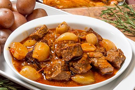 Stifado mit Rindfleisch