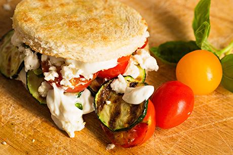 Feta-Burger mit Hummus