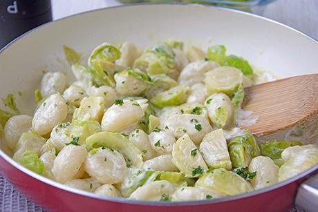 Rosenkohl-Gorgonzola-Gnocchi-Pfanne
